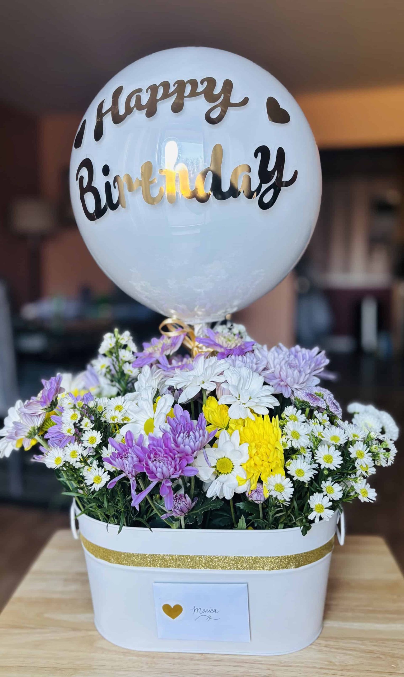 balloon-arrangement-with-flowers